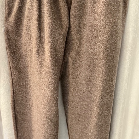 FEAT- The BlanketBlend™ Joggers - Limited PINECONE - Picture 4 of 12